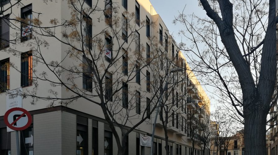 Edifici plurifamiliar de 40 habitatges i aparcament al carrer Grau